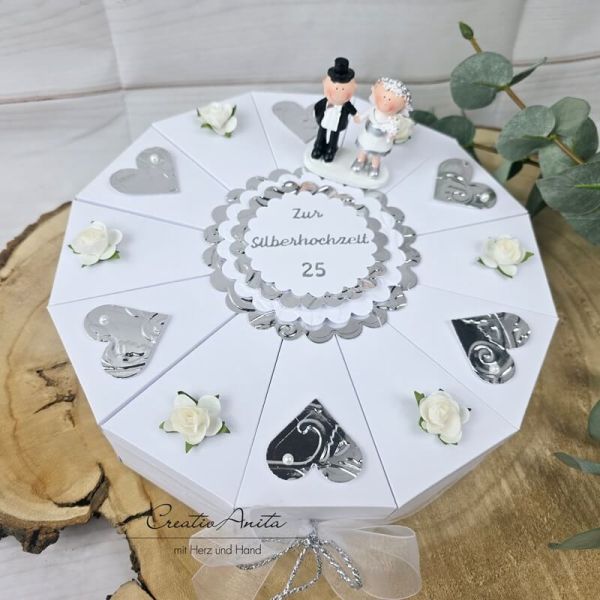 Schachteltorte mit Silberpaar zur Silberhochzeit - Geldgeschenk